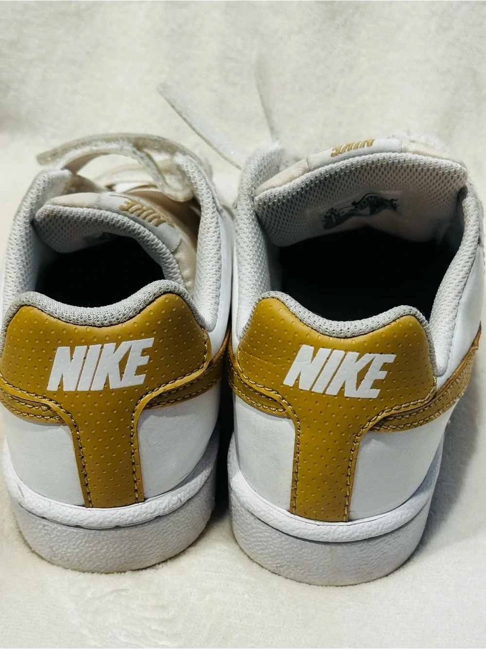 Kids Nike Court Royale White & Gold Shoes Sneakers Youth Sz 1.5 Athletic Casual